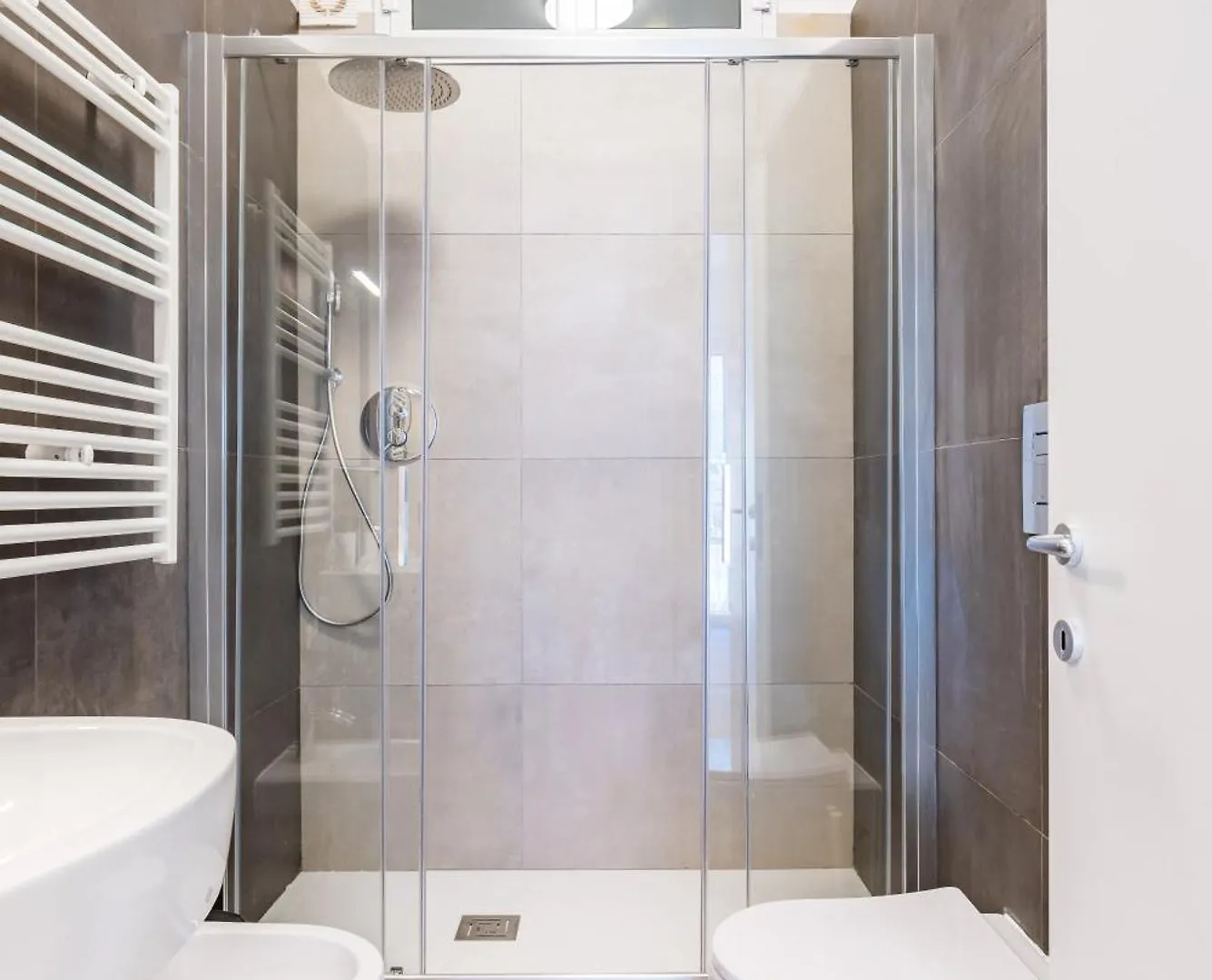 Brombeis Double Bedroom Center By Napoliapartments Apartment Naples