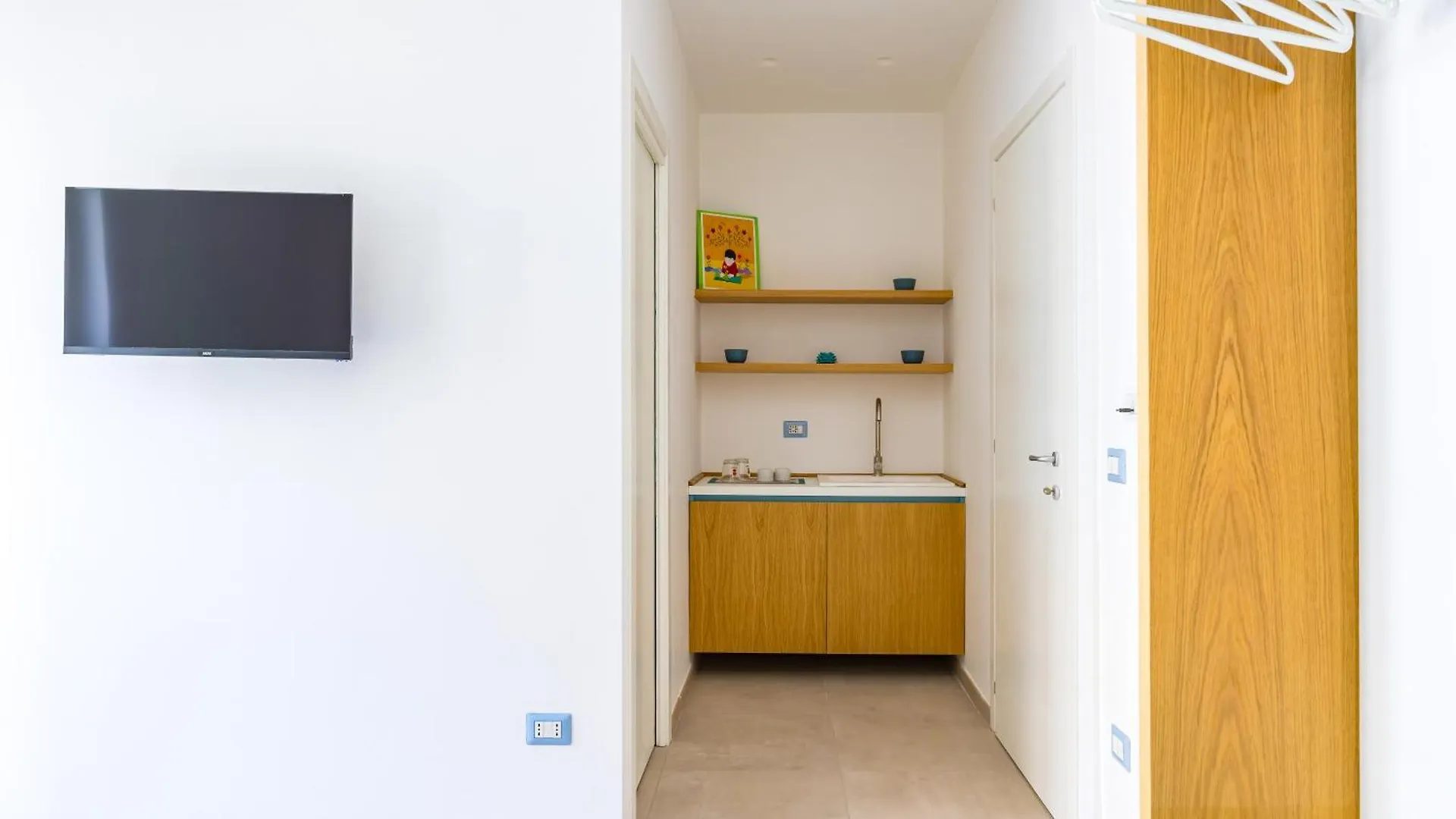 Brombeis Double Bedroom Center By Napoliapartments Italy