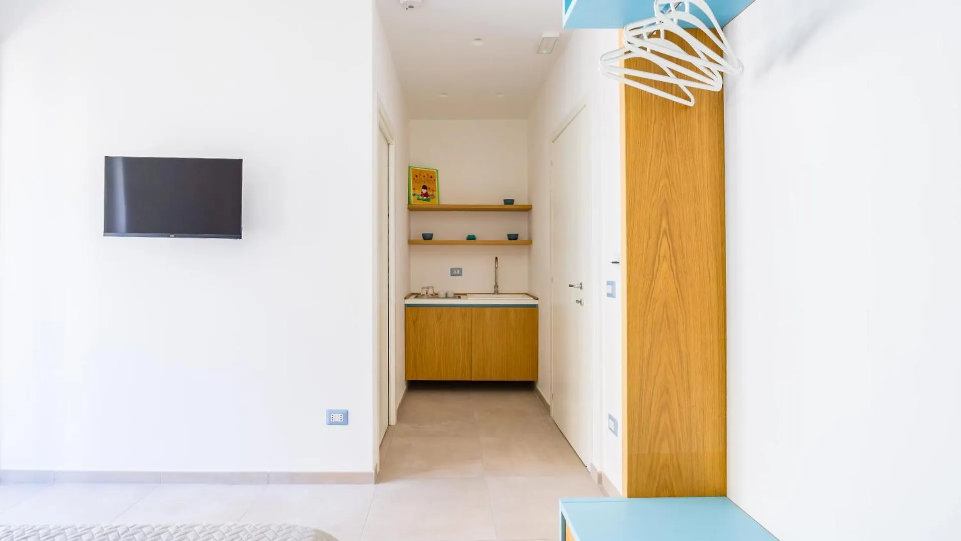 Brombeis Double Bedroom Center By Napoliapartments Italy