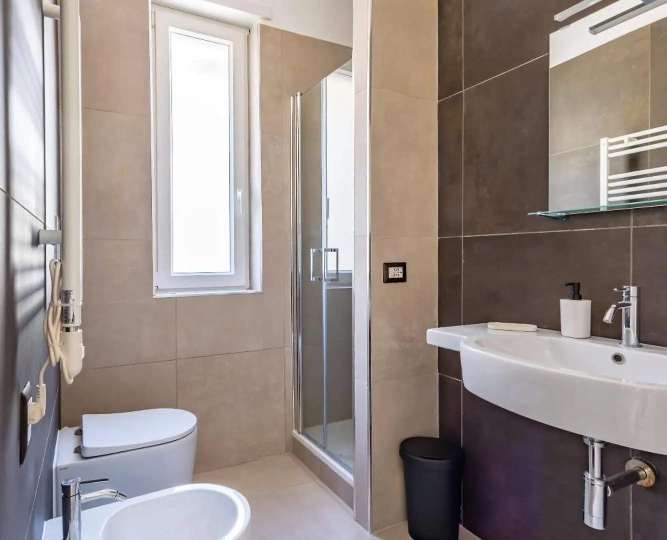 Brombeis Double Bedroom Center By Napoliapartments Italy