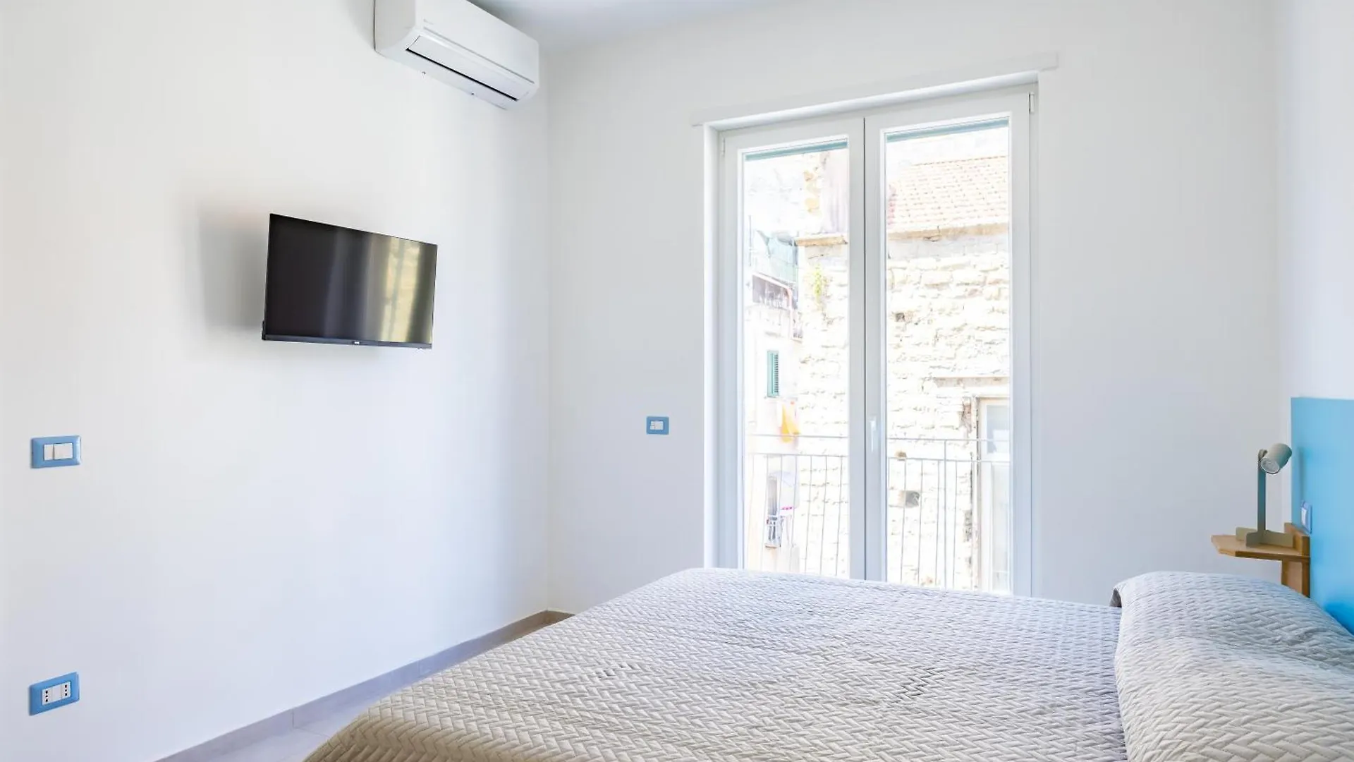 Brombeis Double Bedroom Center By Napoliapartments Apartment Naples