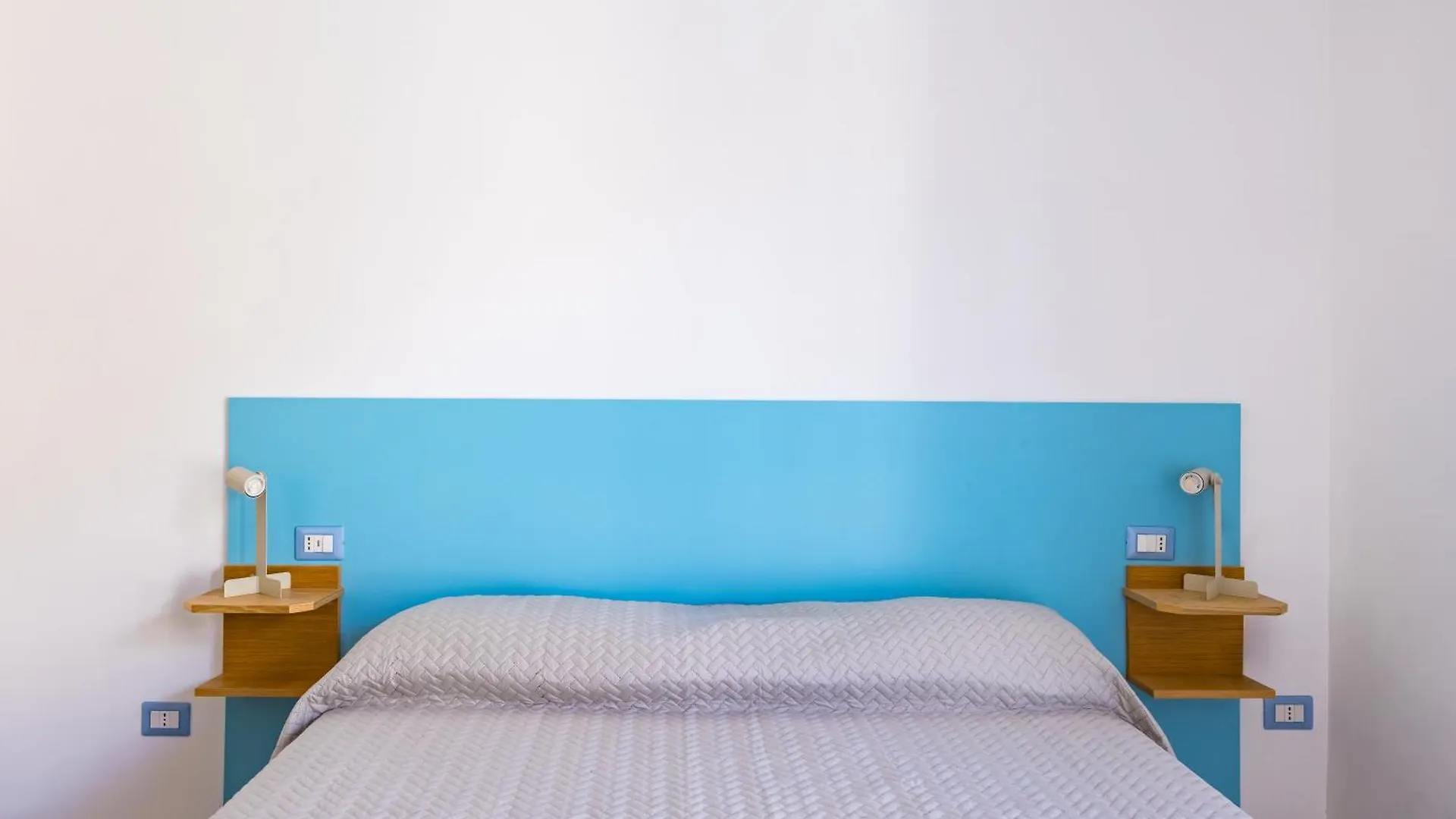 Brombeis Double Bedroom Center By Napoliapartments Apartment Naples
