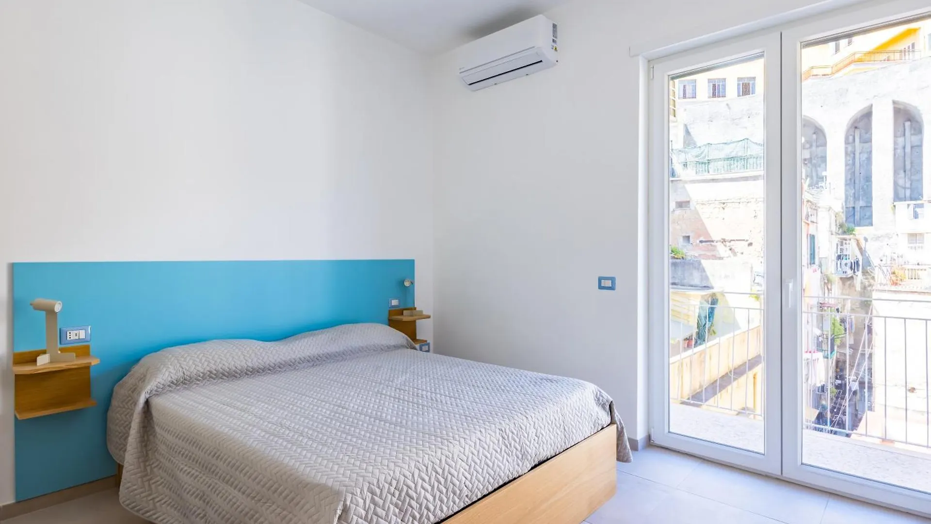 Brombeis Double Bedroom Center By Napoliapartments