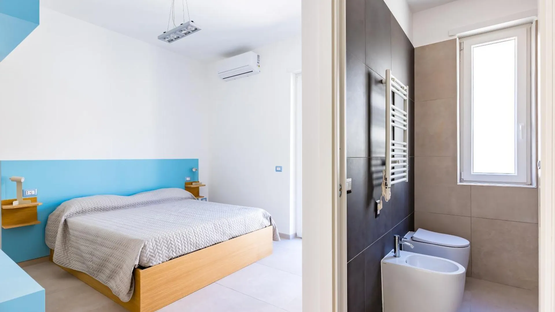 Brombeis Double Bedroom Center By Napoliapartments